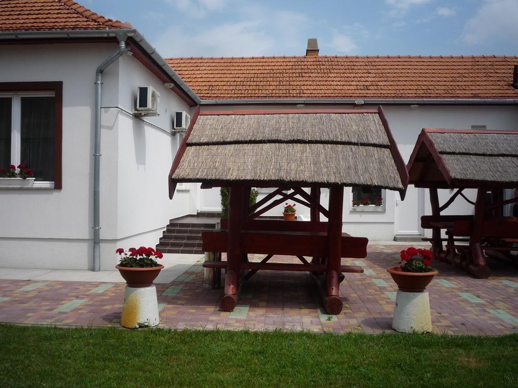 Mórafészek vendégház Mórahalom Exterior foto